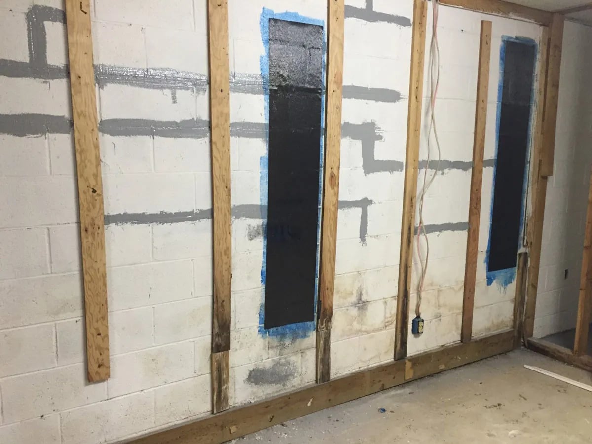 vertical-wall-cracks-stablwall-2